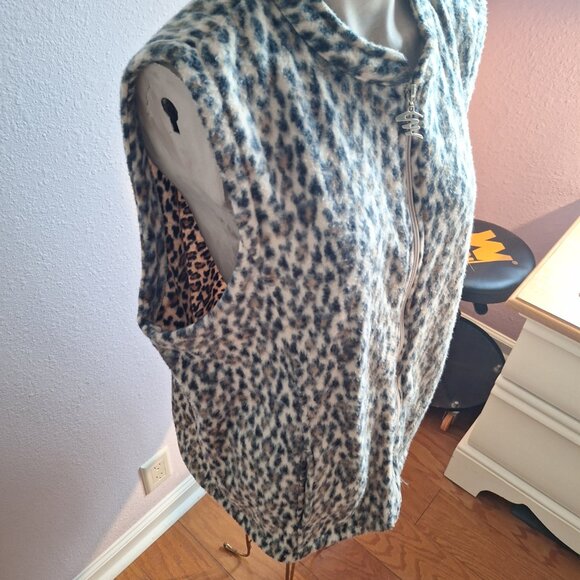 Tudor Court animal print vest - Picture 9 of 16